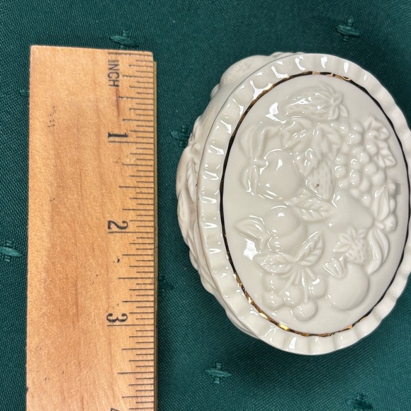 Elegant Cream Ceramic Trinket Box - Picture 7 of 7